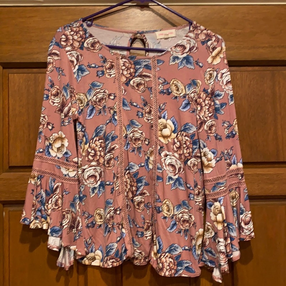 Too with flowing ruffle sleeves